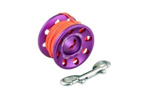 Alu cívka s oranžovou šňůrou a nerez karabinou, různé barvy 