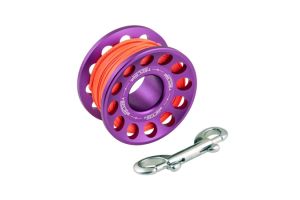 Alu cívka s oranžovou šňůrou a nerez karabinou, různé barvy 